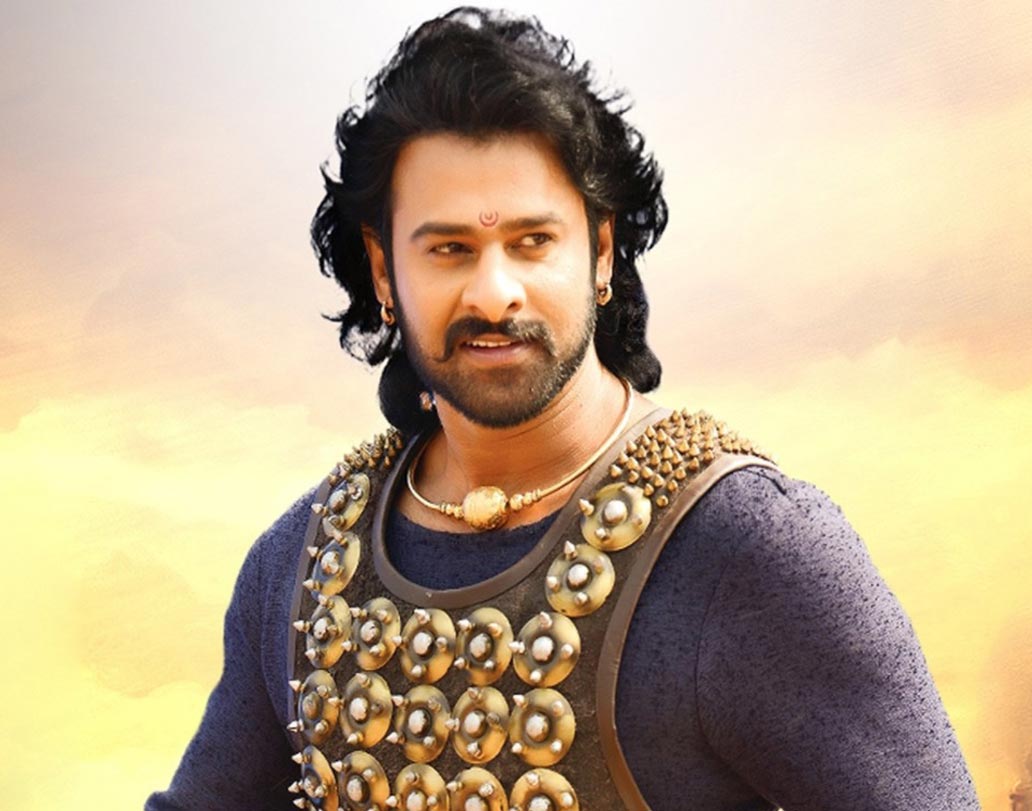 তালিকায় ষষ্ঠ স্থানে রয়েছেন ‘বাহুবলী’। হ্যাঁ, দক্ষিণের সুপারস্টার প্রভাস এই স্থান অর্জন করেছেন অক্ষয়-হৃতিক-অনুষ্কাদের পিছনে ফেলে।