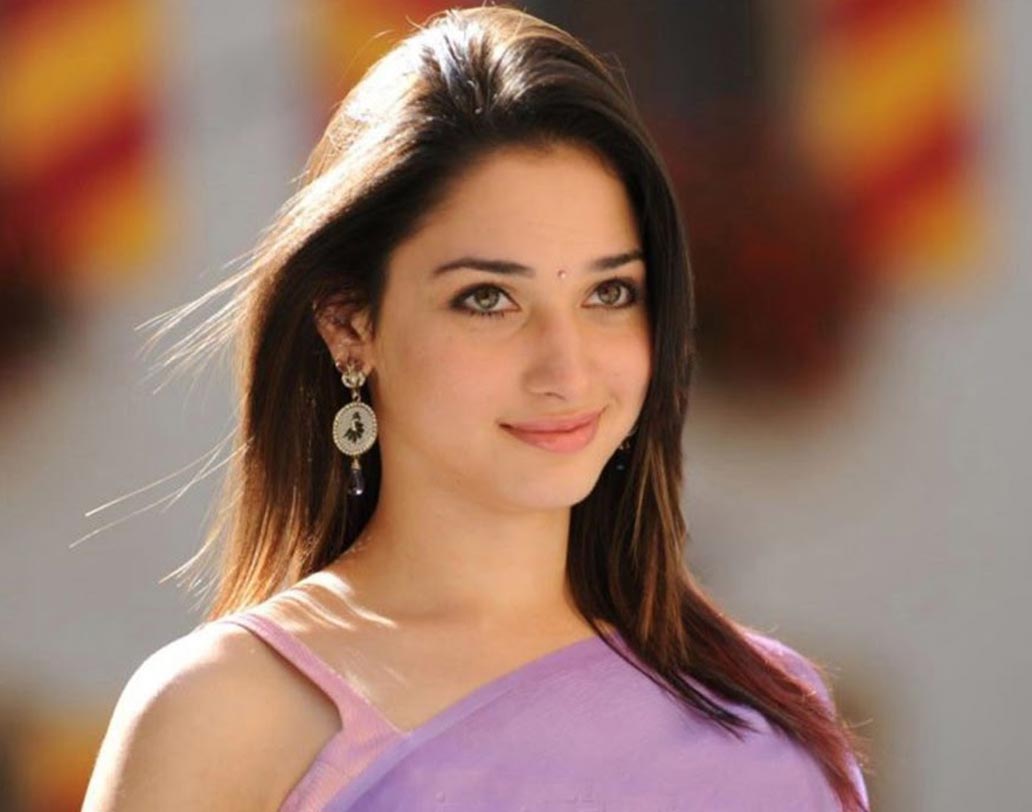 তমন্না ভাটিয়া তাক লাগিয়ে দিয়েছেন তালিকায় চতুর্থ স্থান দখল করে।তাঁরও এ বছরের সেরা হিট ‘বাহুবলী টু’।