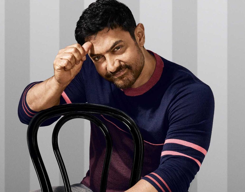 তালিকায় দ্বিতীয় স্থানে রয়েছেন আমির খান। ‘দঙ্গল’ এবং ‘সিক্রেট সুপারস্টার’ দিয়েইবাজার মাত করেছেন বলিউডের মিস্টার পারফেকশনিস্ট।