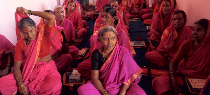 শীতল দেবীর শাশুড়িও এই স্কুলে পড়াশোনা করেন।<br> আর তাই তাঁর স্বামী প্রকাশ মোর স্কুলটি প্রসারণের জমি দান করেন এই বিদ্যালয়ের স্বার্থে।<br> আর তাই স্কুলটি দিনে দিনে শীতল দেবীর কাছে নিজের বাড়ি হয়ে উঠছে।