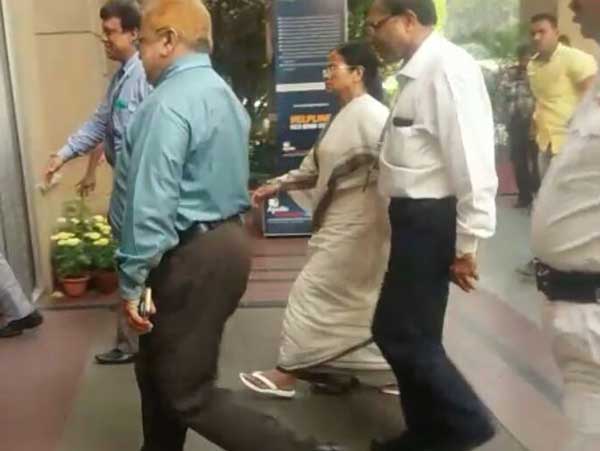 Chief Minister reaches hospital to visit Abdul Mannan dgtl