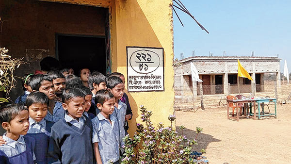 ভবন পড়ে। চালু হয়নি নতুন স্কুল। —নিজস্ব চিত্র।