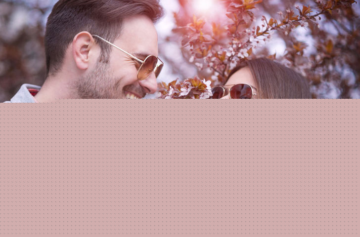 ডেনমার্ক বা নরওয়েতে ভ্যালেনটাইন্স ডে বেশ সুরেলা। এ দিন অচেনা মহিলাদের জন্য প্রেমের গান<br>
লিখে পাঠান ওই দেশের পুরুষেরা। তবে অবশ্যই নিজের নাম গোপন রেখে। তার বদলে কয়েকটি<br>
বিন্দু একে পাঠিয়ে দেন তাঁরা। যদি প্রেরকের নাম সঠিক ভাবে বলতে পারেন তবেই সেই মহিলাকে<br>
বছরের শেষে ইস্টার এগ পাঠানো হয়। আর অনুমান সঠিক না হলে ওই মহিলাকে ইস্টার এগ দিতে হয়।