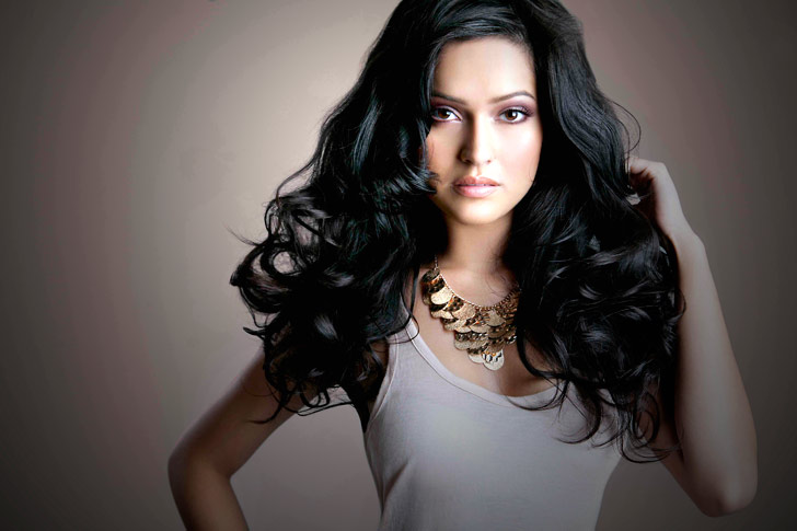 ভাল দেখায়: সুইডেনের এক বিশ্ববিদ্যালয়ের গবেষণায় দাবি করা হয়েছে যে, পর্যাপ্ত ঘুমের অভাব একজন মানুষের চেহারায় প্রভাব ফেলে। ঘুমের অভাবে চোখ লাল হয়ে যায়, চোখের নীচে কালি পড়ে এবং চোখ ফুলে যায়। সে কারণে তাড়া়তাড়ি ঘুমিয়ে পড়লে আপনার চেহারায় তার প্রভাব পড়তে বাধ্য।