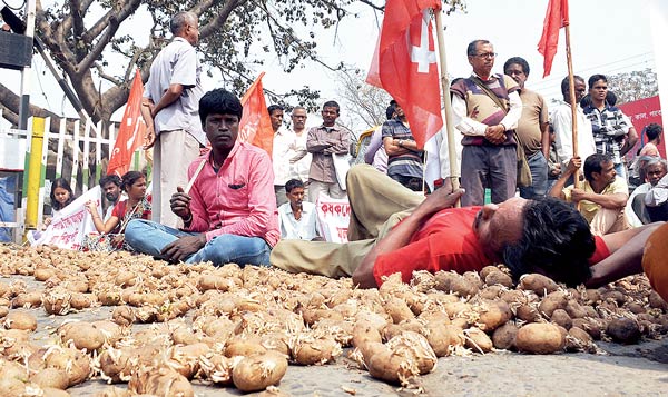 Agitation and Blockade for selling below the production cost of Potato