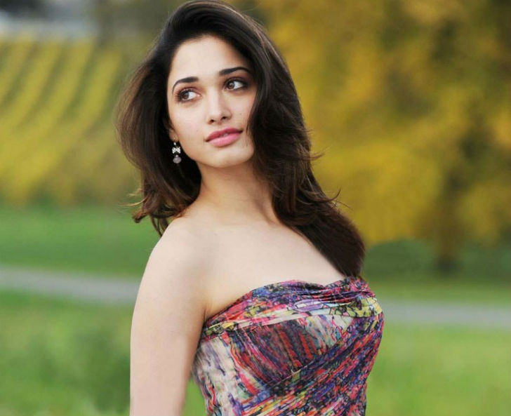 তামান্না: <br> 
পদবী ছেঁটে ফেলেছেন তামান্না ভাটিয়াও। সম্প্রতি সংখ্যাতত্ত্বের কারণে নিজের নাম থেকে পদবীটি বাদ দিয়েছেন এই দক্ষিণী অভিনেত্রী।