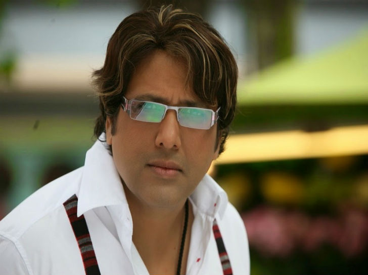 গোবিন্দা: <br> 
আসল নামটি ছিল বেশ বড়। গোবিন্দা অরুণ আহুজা। সেই নাম সরল করতে শুধুমাত্র প্রথম নামটিই ব্যবহার করেন গোবিন্দা।