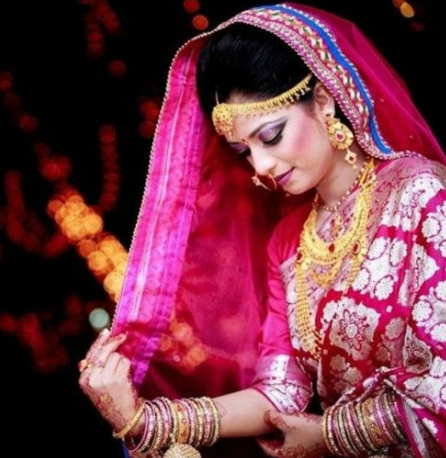 টরাস: <br> 
২০ এপ্রিল থেকে ২০ মে-র মধ্যে জন্ম হলে আপনার রাশি টরাস। গোলাপী বা সাদার কম্বিনেশনের পোশাক আপনার জন্য শুভ হবে।