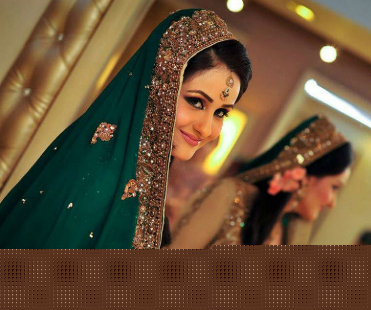 জেমিনি: <br> 
যদি আপনার জন্ম হয় ২১ মে থেকে ২০ জুনের মধ্যে তা হলে আপনি জেমিনির জাতক। বিয়ের জন্য বেছে নিন সবুজ রংয়ের পোশাক।