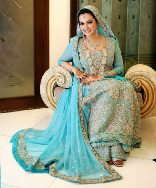 লিব্রা: <br> 
যদি ২৩ সেপ্টেম্বর থেকে ২২ অক্টোবরের মধ্যে জন্ম হয় আপনার তা হলে আপনার রাশি লিব্রা। এই রাশির জাতকদের শুভ রং ফিরোজা।