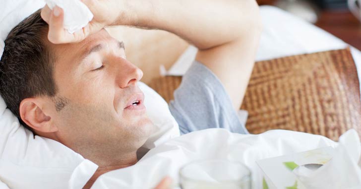 রেক্টাম দিয়ে নিয়মিত রক্তপাত হলে সাবধান হোন। চিকিৎসকের পরামর্শ নিন। এটা কোলন ক্যান্সারের খুব সাধারণ লক্ষণ৷