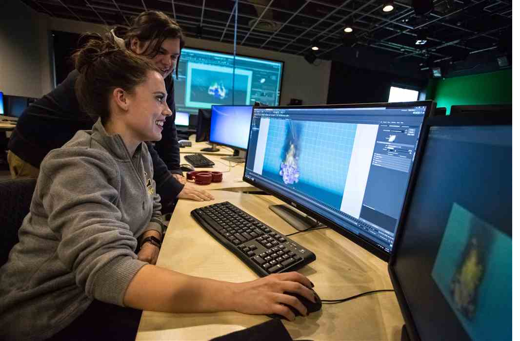 গ্রাফিক্স কার্ড: লেখালেখি বা সাধারণ মাল্টিমিডিয়ার কাজ করার হলে ইন্টিগ্রেটেড গ্রাফিক্স কার্ড<br>
ব্যবহার করুন। আর ভিডিও গেম খেলা বা এডিটিং-এর মতো কাজ থাকলে ইন্টারনাল<br>
ছাড়াও একটি ডেডিকেটেড গ্রাফিক্স কাড-সহ ল্যাপটপ কিনুন।