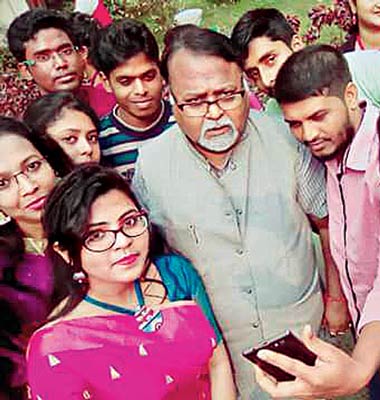 Group clash in TMC is on, Education Minister reaches Alipore campus in Saraswati Puja