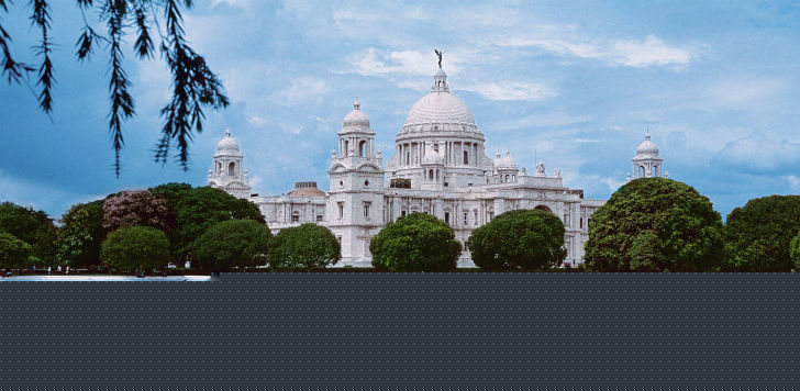 কোটিপতিদের মোট সংখ্যা দেশের বেশ কয়েকটি শহরকে একেবারে গোহারা হারিয়েছে তিলোত্তমা।<br>
কলকাতায় রয়েছেন ৯,৬০০ জন কোটিপতি। তুলনায় হায়দরাবাদে ৯,০০০, বেঙ্গালুরুতে ৭,৭০০,<br>
পুণেতে ৪,৫০০, গুরুগ্রামে ৪,০০০ ও চেন্নাইয়ে ৬,৬০০ জন কোটিপতি রয়েছেন বলে রিপোর্টে প্রকাশ।