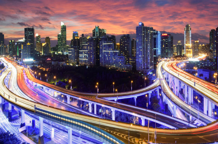 এ দেশে রয়েছে মোট ২৬৪,০০০ জন মিলিওনেয়ার ও ৯৫ জন বিলিওনেয়ার।