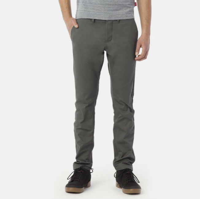 ব্রিটিশ ইংরেজিতে ট্রাউজার (Trousers), আমেরিকান ইংরেজিতে প্যান্ট (Pant)।