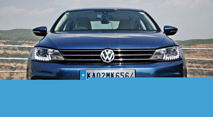 গাড়ির নম্বর প্লেট (Number Plate) কথাটি ব্রিটিশ ইংরেজি। লাইসেন্স প্লেট (License Plate) কথাটি আমেরিকান ইংরেজি।