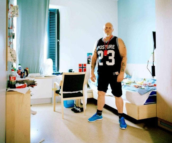 এই জেল নিয়ে সিনেমাও হয়েছে বহু বার। ২০০৭ সালের ডকুমেন্টারি ফিল্ম ‘সিকো’, ২০১০ সালে ‘কিং অব ডেভিল’স আইল্যান্ড’, <br> ২০১৫-তে ‘গুড মিথিক্যাল মর্নিং’, ‘হেয়ার টু ইনভেড নেক্সট’-এ দেখা গিয়েছিল বস্টয় জেলকে।