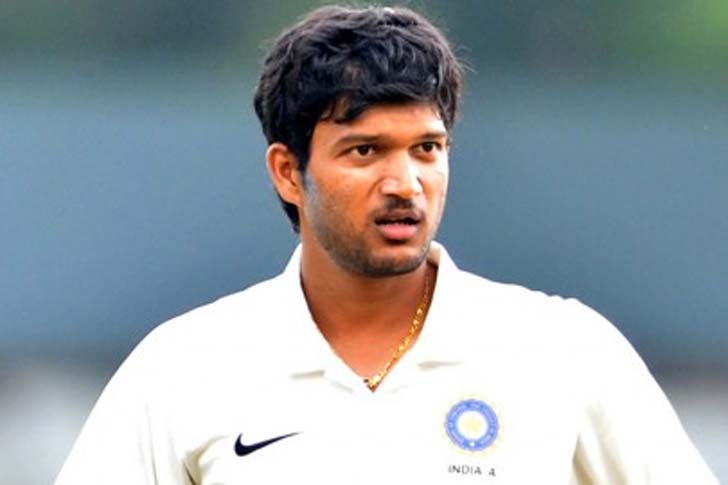 নভদীপ সাইনি- হরিয়ানার ডানহাতি পেসারের বেস প্রাইস ১০ লক্ষ টাকা দিয়েই তাঁকে কিনেছে দিল্লি ডেয়ারডেভিলস। নিলামের দ্বিতীয় রাউন্ডে নভদীপকে কিনে নেয় দিল্লি। অস্ট্রেলিয়ার সঙ্গে প্রস্তুতি ম্যাচে ভারতীয় এ দলের হয়ে দুই ইনিংসে ৩টি উইকেট নেন সাইনি।