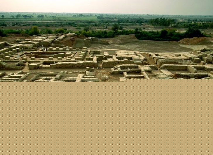 পাকিস্তানের মহেঞ্জোদড়ো নিয়ে আজও বহু প্রশ্নের জবাব মেলেনি।<br>
১৯২২ সালে রাখালদাস বন্দ্যোপাধ্যায় এটি আবিষ্কার করেন। তবে কী ভাবে<br>
এই উন্নত শহর ধ্বংস হয়ে গেল বা এর বাসিন্দাদেরই বা কী হল সে জবাব আজও অজানা।