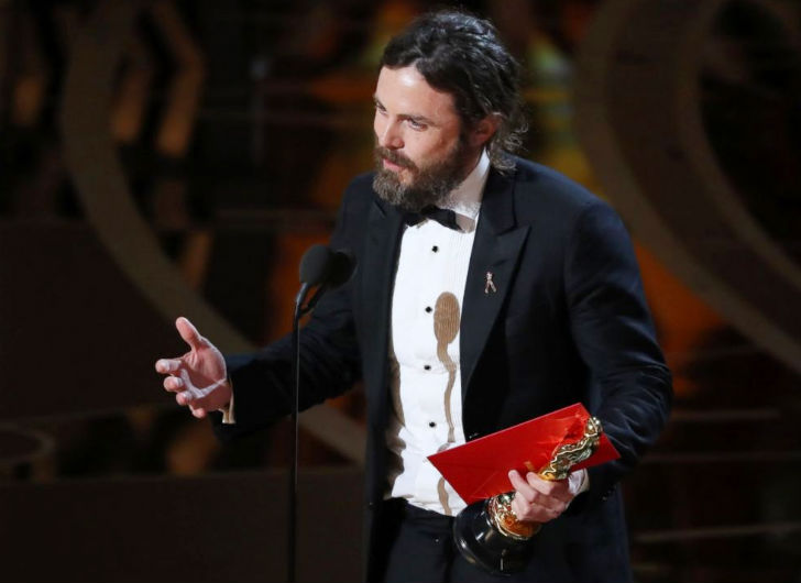 খানিকটা অঘটন তো বটেই। ‘লা লা ল্যান্ড’-এর রায়ান গসলিং নন,<br>
‘ম্যানচেস্টার বাই দ্য সি’ ফিল্মের জন্য সেরা অভিনেতা হলেন কেসি অ্যাফলেক।