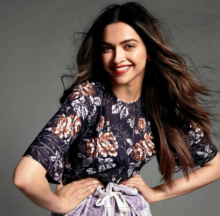 দীপিকা পাড়ুকোন: বাবা প্রকাশ পাড়ুকোন আন্তর্জাতিক স্তরের ব্যাডমিন্টন খেলোয়া়ড়। ছোট থেকেই খেলার আবহে ব়ড় হয়ে ওঠা দীপিকাও ব্যাডমিন্টনে যথেষ্ট চৌখস। কিন্তু নেশা অভিনয়ের টানে খেলাকে খুব একটা আমল দেননি কোনও দিনই।