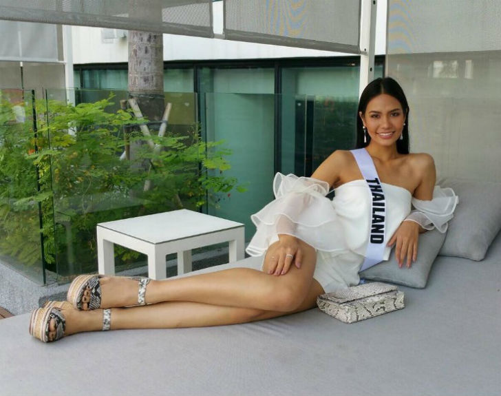 শেষমেশ রাস্তায় ঘুরে ঘুরে খাবার বিক্রি করা শুরু করে ছোট্ট চলিতা।