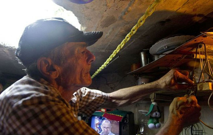 একটা সময় দু’জনেই ড্রাগ পাচারকারী দলের সঙ্গে জড়িয়ে পড়েছিলেন।