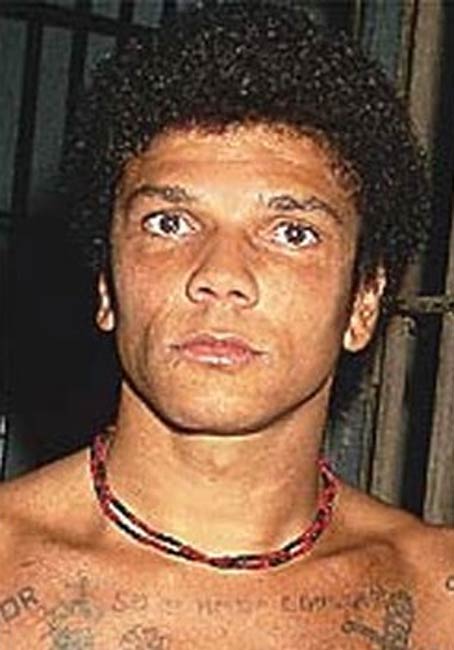 পে়ড্রো রডরিগাস ফিলহো; ব্রাজিলিয়ান সিরিয়াল কিলার পে়ড্রো ১৯৭৩ সালে পুলিশের হাতে ধরা পড়ে। ১৪ বছর বয়সে প্রথম খুন করে পেড্রো। ১৮ বছরের মধ্যেই ১০ জনকে খুন করে ফেলে সে। জেলে তার সঙ্গে থাকতো তার বাবাও। জেলেও পেড্রো খুন করা শুরু করে। জেলে ৪৭ জনকে খুন করে সে। ২০০৭ সালে তাকে ছেড়ে দেওয়া হলেও, ২০১১ সালে আবার গ্রেফতার করা হয়।