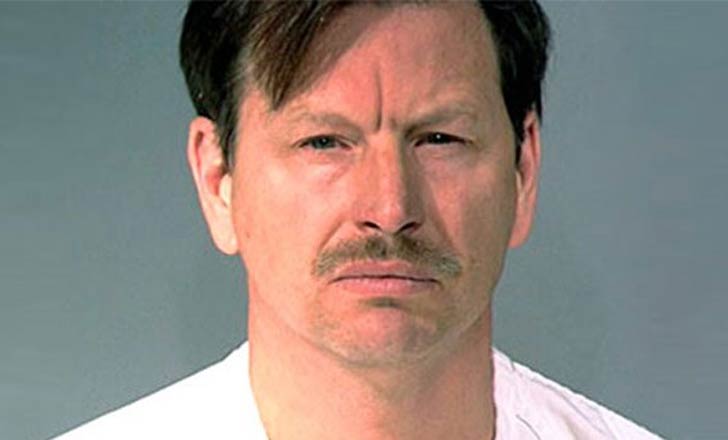 গ্যারি রিগওয়ে: আমেরিকার সিরিয়াল কিলারদের মধ্যে ইনি অন্যতম।  ২০০১ সালে গ্যারিকে গ্রেফতার করা হয় ৪ জনকে খুন করার অভিযোগে। পরে পুলিশের সামনে তিনি কবুল করেন যে ৮০ থেকে ৯০ সালের মধ্যে অন্তত ৭০ জন মহিলাকে তিনি খুন করেছেন। এদের মধ্যে আবার পাঁচ জনকে গ্রিন  নদীতে ভাসিয়েও এসেছিলেন। তিনি ‘দ্য গ্রিন রিভার’ বলে অধিক খ্যাত। গ্যারি রিগওয়েকে যাবজ্জীবন কারাদণ্ড দেওয়া হয়।