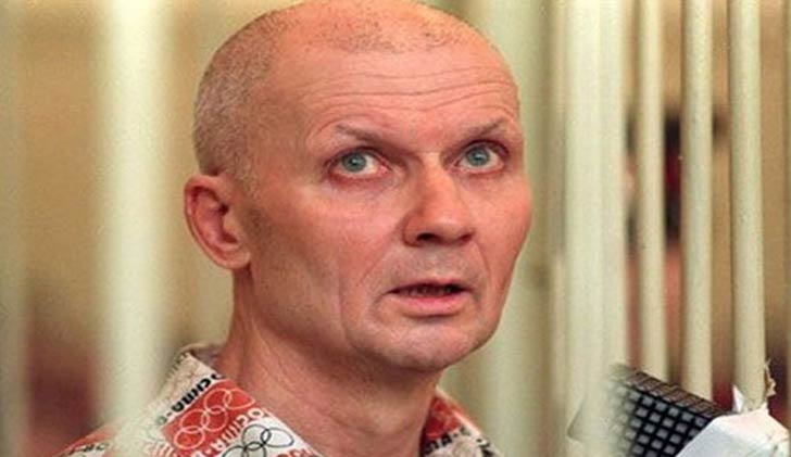 আন্দ্রেই চিকাতেলো: সোভিয়েত এই সিরিয়াল কিলার ‘দ্য বুচার অব রস্টভ’ নামে অধিক খ্যাত। ১৯৭৮ থেকে ১৯৯০ সালের মধ্যে ৫২ জন মহিলাকে তিনি খুন করেছিলেন। ১৯৯২ সালে চিকাতেলোকে মৃত্যুদণ্ড দেওয়া হয়।