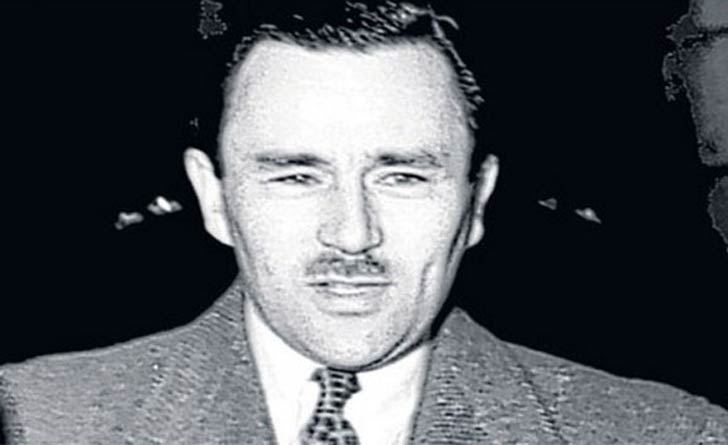 জন জর্জ হাই: ১৯৪০ এর নাম করা এই সিরিয়াল কিলারের আরেক নাম ‘অ্যাসিড বাথ মার্ডারার’। তাঁর টার্গেট ছিল উচ্চবিত্তরা। এমনই নয়জনকে তিনি হত্যা করেছেন যারা ছিলেন সেই সময়ের ডাকাবুকো ব্যবসায়ী। তারপর তাদের দেহ সালফিউরিক অ্যাসিডে দ্রবীভূত করতেন। ১৯৪৯ সালে তাকে মৃত্যুদণ্ড দেওয়া হয়েছিল।