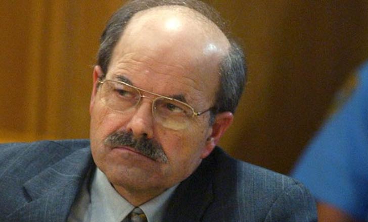 ডেনিস র‌্যাডার: বিটিকে ছদ্মনামে পুলিশকেই চিঠি লিখেতেন ডেনিস। পরে জানা যা, বি’তে ব্লাইন্ড, টি’তে টরচার আর কে’তে কিল। এমন ভাবেই ১০ জনকে নৃশংস ভাবে খুনের কথা জানিয়েছিলেন তিনি। ১৯৮৮ সাল থেকে হঠাত্ বেপাত্তা হয়ে যান ইনি। তারপর সংবাদমাধ্যমকে একটি ফ্লপি ডিস্ক পাঠান। আর সেই সূত্রেই পুলিশ তাঁকে ধরতে সক্ষম হয়।