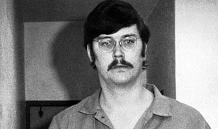 এডমন্ড কেম্পার: ১৫ বছর বয়সে নিজের দাদু আর ঠাকুমাকে খুন করেন এডমন্ড। তারপর সান্তাক্রুজ এলাকার ৬ জন মহিলাকে খুন করেন। নিজের মা আর প্রিয় বন্ধুকে হত্যা করবার পরেই এডমন্ড পুলিশের নজরে আসেন।