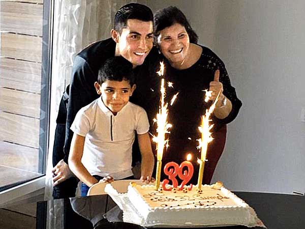 Ronaldo celebrates 32nd birthday with family