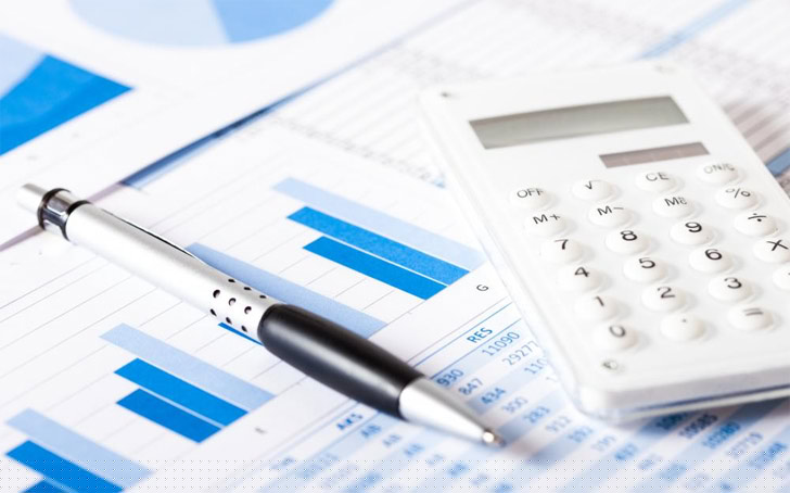 ফিনান্সিয়াল অ্যানালিস্ট: এই পেশাটিও মার্কিন মুলুকে যথেষ্ট সম্ভাবনাময়। আর সে কারণেই এই<br> পেশার স্থান ‘লিঙ্কডইন’-এর তালিকায় ষষ্ঠ স্থানে। এই পেশায় বছরে গড়ে ৬৪ হাজার মার্কিন ডলার পর্যন্ত বেতন পাওয়া যেতে পার।<br> অ্যাকাউন্টিং, মাইক্রোসফট এক্সেল,<br> ফিনান্সিয়াল মডেলিং, ফোরাস্টিং-এ দক্ষ হলে সুবিধে বেশি।