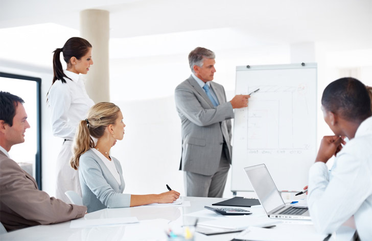 বিজনেস অ্যানালিস্ট। এই পেশার মানুষজনকে লাইফসাইকল-এর উপর সফ্‌টওয়্যার ডেভেলপমেন্ট-সহ<br>
বিজনেস রিকোয়ারমেন্টে দক্ষ হতে হবে। চলতি বছরে ৩,০০০ পেশাদারদের কাজের সুযোগ রয়েছে।<br>
কেরিয়ারে উন্নতিতেও ১০-এ ৮ পাবেন এই পেশার মানুষজন। বছরে এঁদের গড় আয় হতে পারে ৭০,০০০ ডলার।