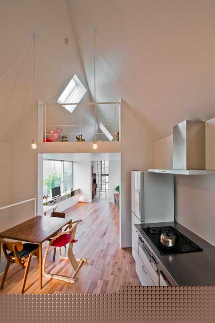 তবে বাড়িটি ঠিক কত দামে এবং কারা কিনেছিল তা জানাতে চায়নি ক্রেতা বা বিক্রেতা দু’জনেই।