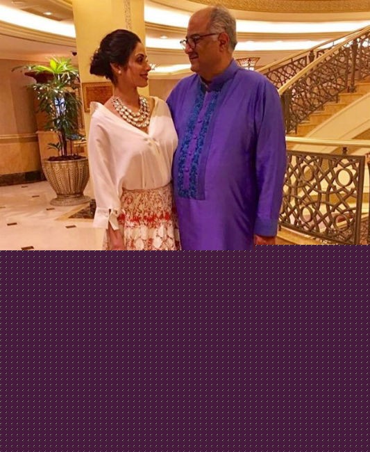 বিয়ের অনুষ্ঠানে একান্তে ধরা দিলেন শ্রীদেবী-বনি।