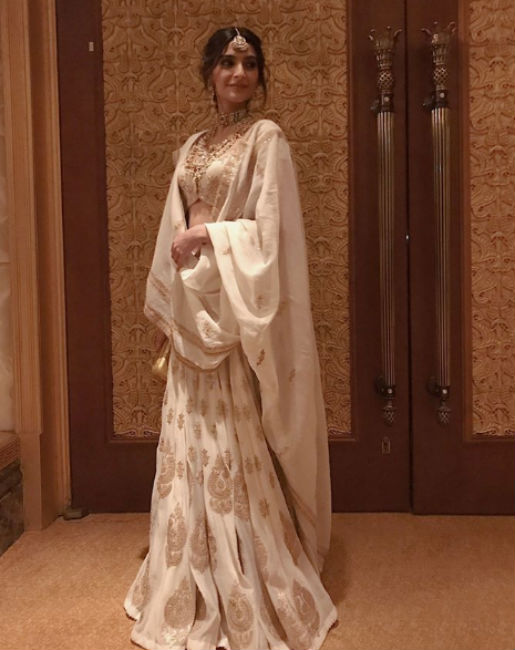 নিজেকে এ ভাবেই সাজালেন সোনম।