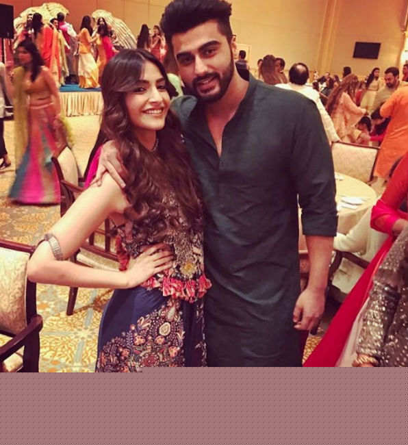 অর্জুন কপূরের সঙ্গে সোনম।