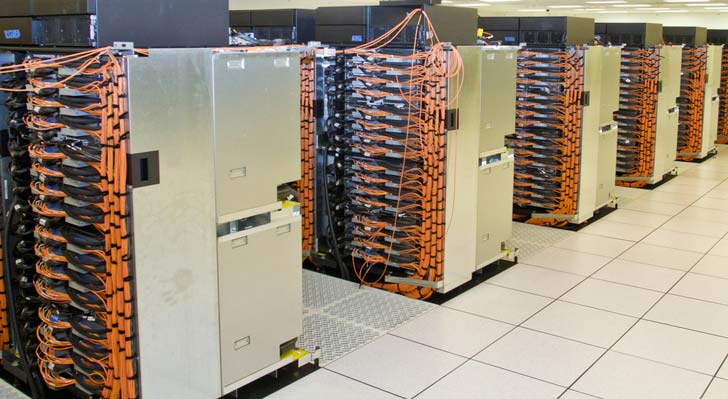 আইবিএম সিকোয়া- ৩ হাজার বর্গ ফুট জায়গা জুড়ে আইবিএম সিকোয়া সুপার কম্পিউটারটি রাখা রয়েছে মার্কিন যুক্তরাষ্ট্রের লরেন্স লিভারমোর ন্যাশনাল ল্যাবরেটরিতে। ২০১২ তে এই কম্পিউটারটি তৈরি করে আইবিএম সংস্থা। কম্পিউটারটি প্রায় ১৬.৩২ পেটা বাইট ফ্লপ প্রতি সেকেন্ড স্পিডে ডেটা ট্রান্সফার করতে পারে।