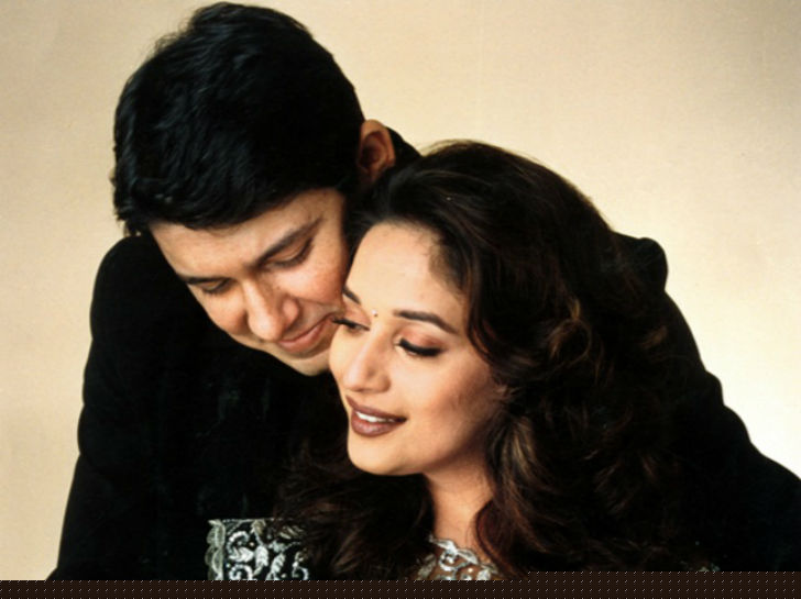 মাধুরী দীক্ষিত-শ্রীরাম মাধব নেনে: <br> 
সঞ্জয় দত্তের সঙ্গে সম্পর্ক ভাঙার পর আমেরিকায় ঘুরতে গিয়েছিলেন মাধুরী। সেখানেই প্রবাসী চিকিৎসক শ্রীরাম নেনের <br> সঙ্গে তাঁর পরিচয় করে দিয়েছিলেন নায়িকার ভাই অজিত দীক্ষিত। পরিবারের <br> সকলেরই পছন্দ ছিল নেনেকে। সম্পর্ক বিয়ের পিঁড়ি অবধি গড়াতে বেশি সময় নেয়নি।