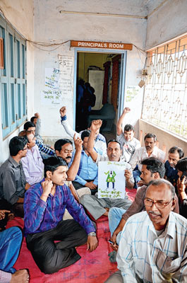 Principal gherao in BIT college at Katwa