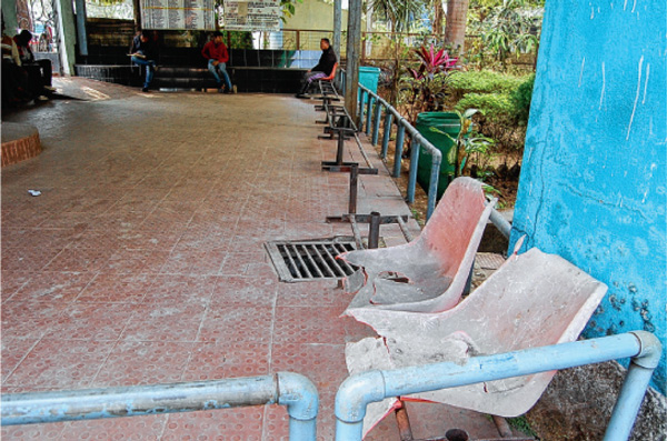 Customers become angry as the ticket reservation centre dilapidated