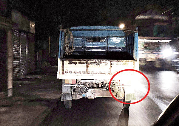 Unnumbered Cars, Bikes running freely from Bangaon to Barasat at Night