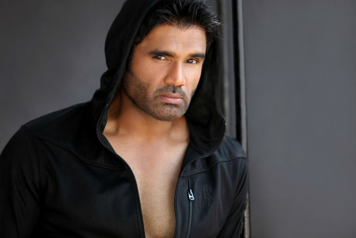 সুনীল শেট্টি: <br> 
একটি রেস্তোরাঁ চেনের মালিক সুনীল। পাশাপাশি মুম্বইয়ের একটি বুটিকও রয়েছে তাঁর।