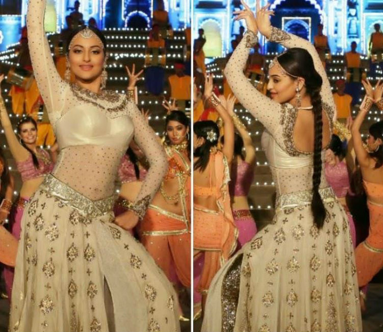 তেভর: <br> 
সিনেমাটি বক্স অফিসে মুখ থুবড়ে পড়েছিল। কিন্তু তাতে কী? কস্টিউমে কোনও কার্পণ্য নয়। এই ছবির <br> ‘রাধা নাচেগি’ গানে নায়িকা সোনাক্ষীর এই ড্রেসটির দাম ছিল ৭৫ লক্ষ।