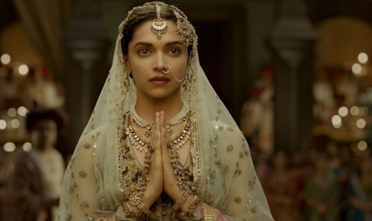 দীপিকা পাড়ুকোন: <br> 
‘বাজিরাও মস্তানি’-তে দীপিকার কস্টিউম তাক লাগিয়েছিল দর্শকদের। তার সঙ্গে ছিল মানানসই গয়নার সম্ভার। <br> সব মিলিয়ে নাকি মোট ৪৮ লক্ষ টাকার গয়না পরেছিলেন দীপিকা।