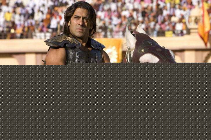 বীর: <br> 
বক্স অফিসে একেবারেই দাগ কাটতে পারেনি সলমনের বীর। কিন্তু গোটা ছবি জুড়ে বেশ কিছু দামী ড্রেস পরেছিলেন সলমন। <br> প্রায় ২০ লক্ষ টাকা ছিল এক একটা কস্টিউমের দাম।